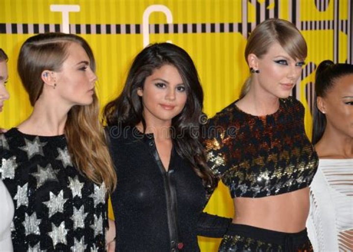 Selena Gomez & Taylor Swift at the &lsquo;Another Cinderella Story&rsquo; Film Premiere