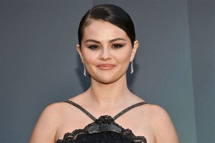 Selena Gomez For &lsquo;Harper&rsquo;s Bazaar&rsquo;s March 2018 Issue