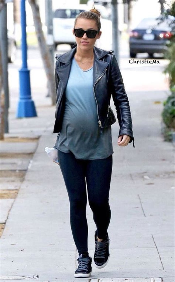 Selena Gomez Miley Cyrus Pregnant