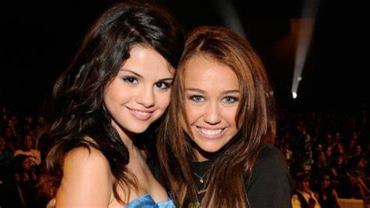 Selena Gomez, Miley Cyrus