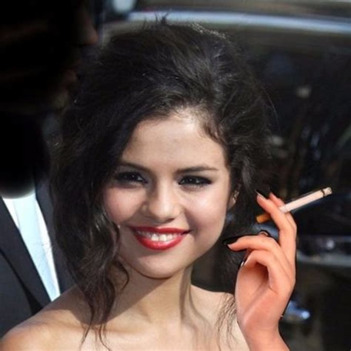 Selena Gomez Smoking
