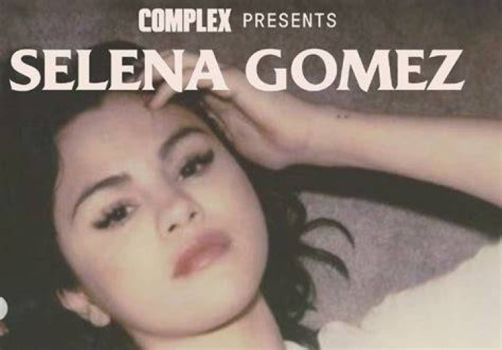 selena supports miley album