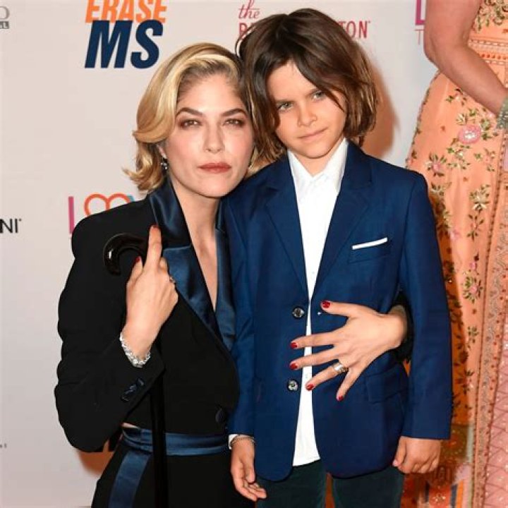 Selma Blair engaged