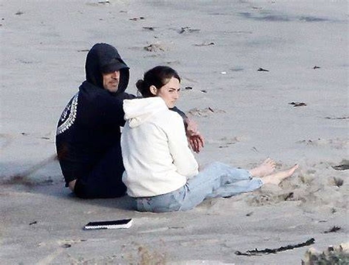 Shailene Woodley & Aaron Rodgers Cuddle On Beach In Malibu – Hollywood Life