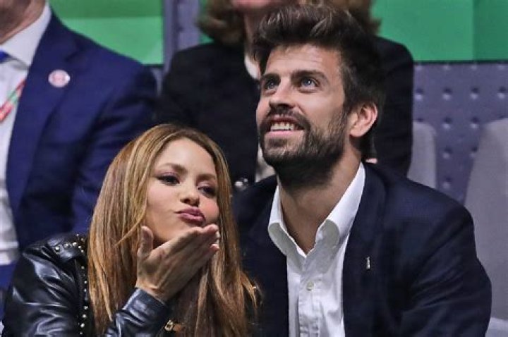 Shakira & Gerard Pique Kiss During An Outing In Barcelona