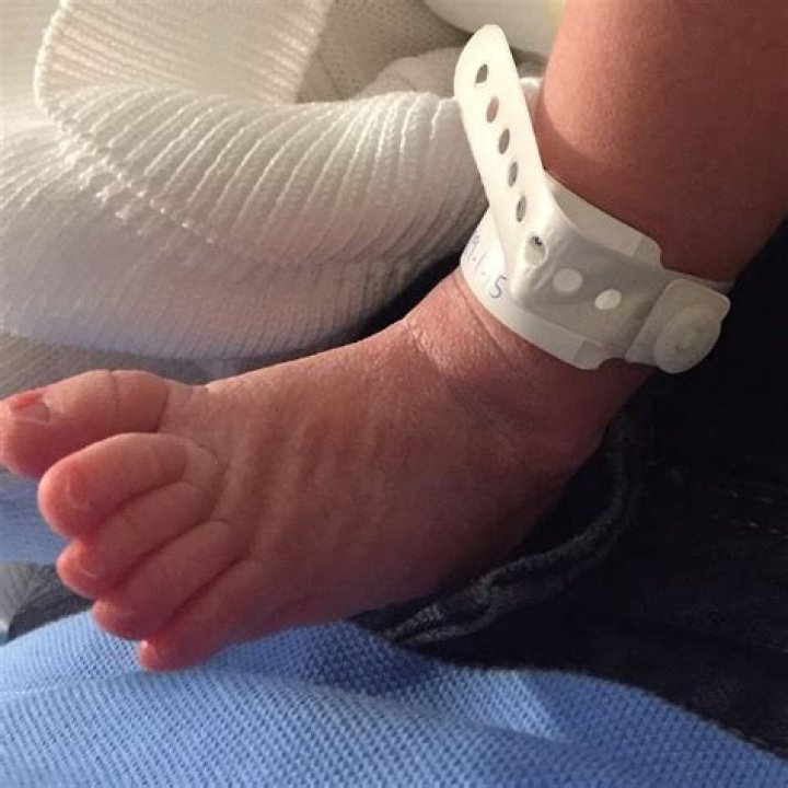 Shakira Giving Birth