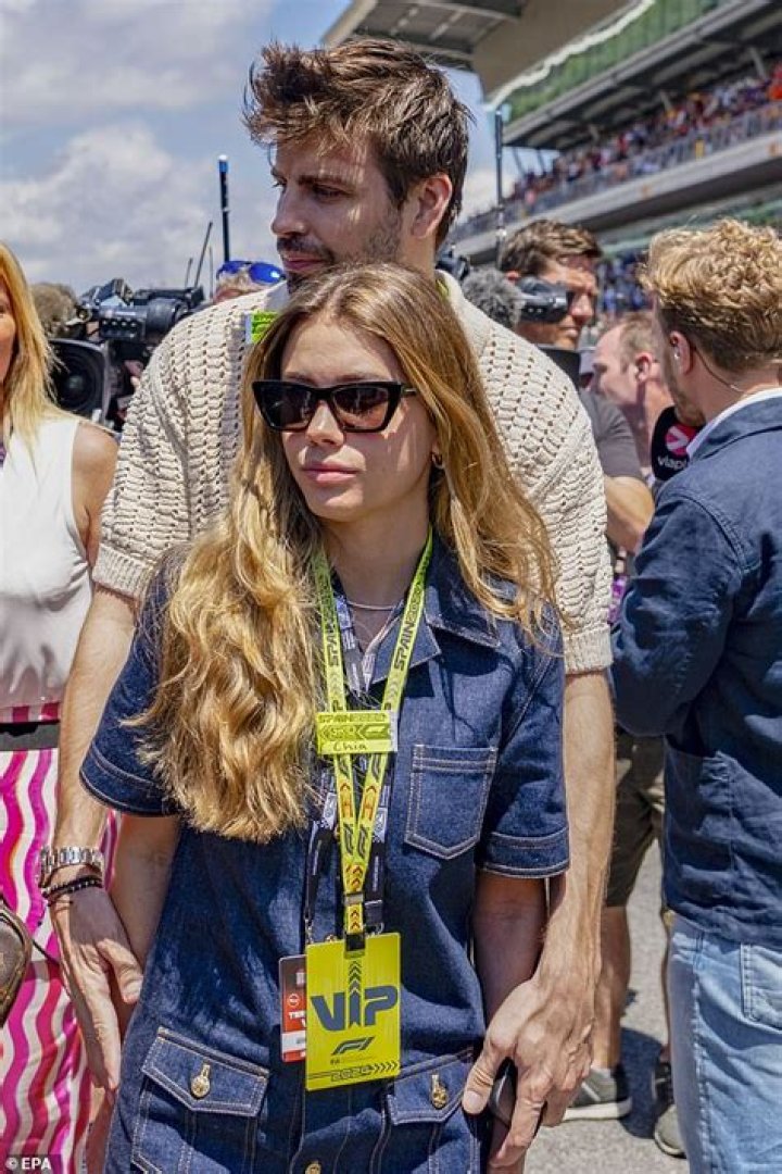 Shakira Rocks Green, Velour Shorts On Holiday With Her Sons & Gerard Pique In Spain — Photos