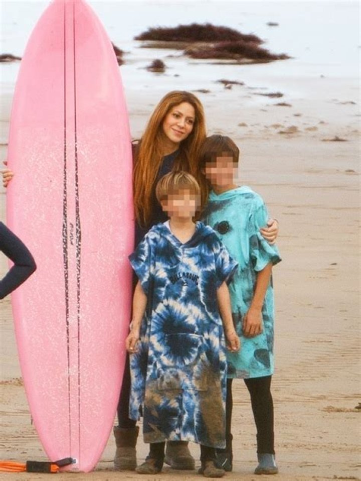 Shakira Rocks Wetsuit During Surf Trip With Sons: Photos – Hollywood Life