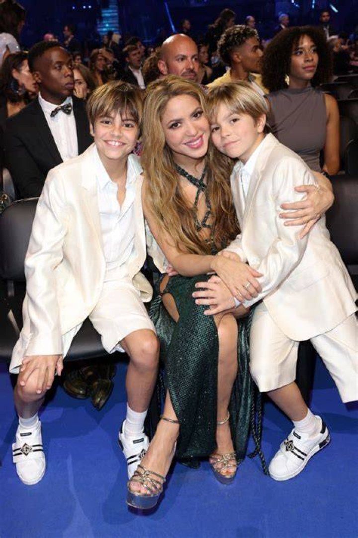 Shakira, Son
