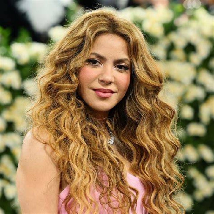 Shakira Taking Pics Of Her Sons