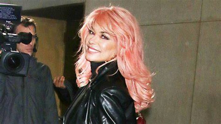 Shania Twain’s Pink Hair Makeover In NYC: Photos – Hollywood Life
