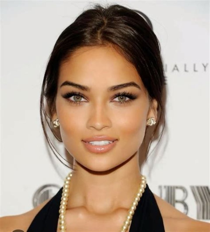 Shanina Shaik&rsquo;s Lacey Look