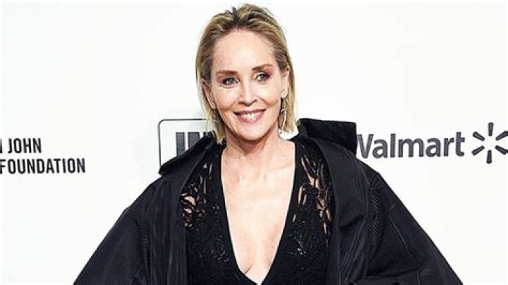 Sharon Stone Stuns In Makeup-Free Selfie & Debuts New Quarantine ‘Do – Hollywood Life