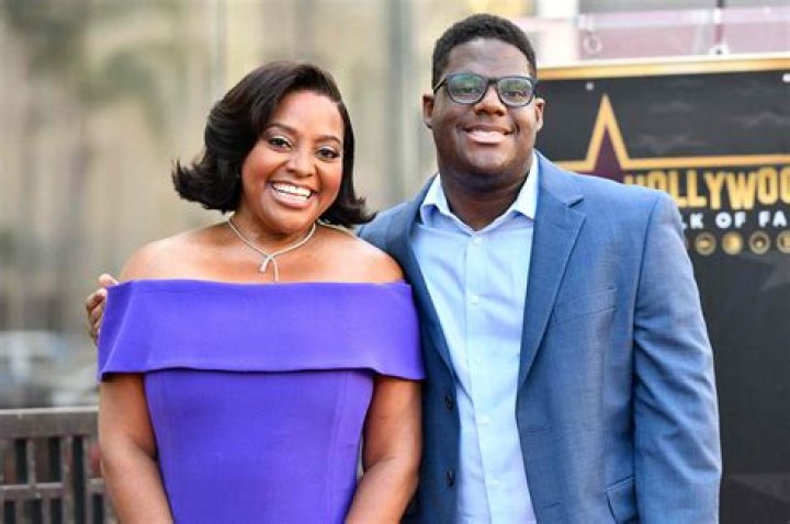 Sherri Shepherd Shades ‘RHOA’ Star Kenya Moore Amid Feud: Watch – Hollywood Life