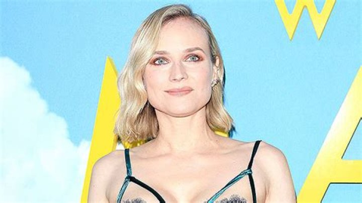 Shows Off Abs in Bikini — Pics – Hollywood Life