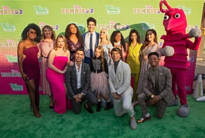 Shrimpy With The &lsquo;Zombies 2&rsquo; Cast