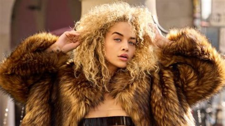 ‘SI: Swim’ Model Jasmine Sanders’ Go-To Exercises To Keep Off Weight During Holiday Feasting