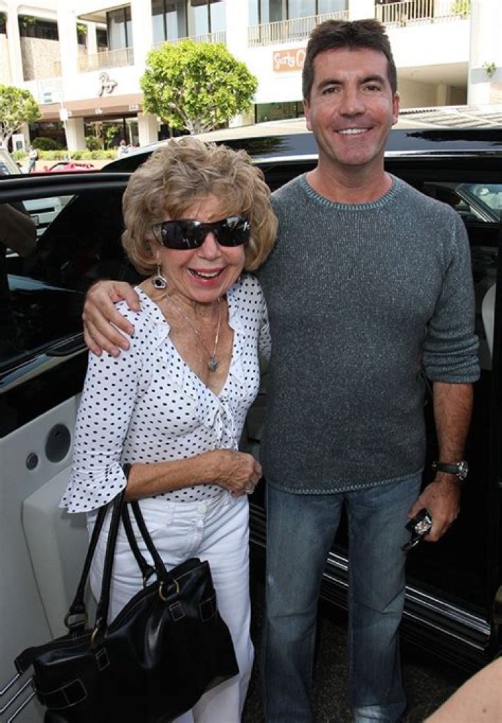 Simon Cowell’s Mom Julie Cowell Passes Away at 89 — So Sad – Hollywood Life