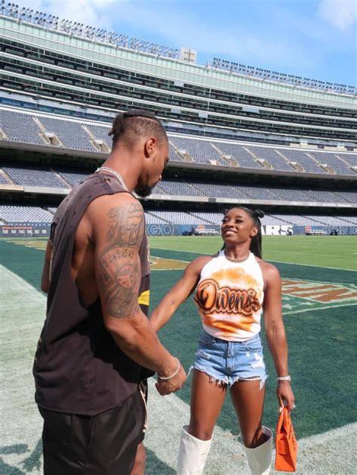 Simone Biles’ BF Mocked By Fans For Claiming He Didn’t Know Who She Was Before They Met