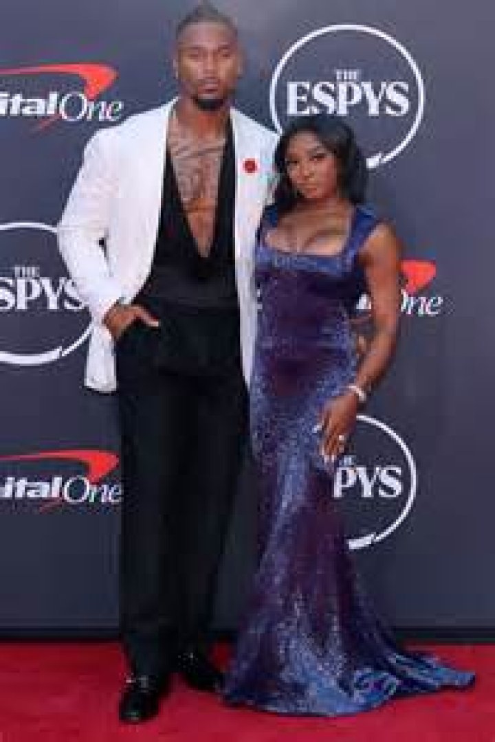 Simone Biles’ Boyfriend Jonathan Owens Sweetly Kisses & Holds Her In Romantic New Snaps