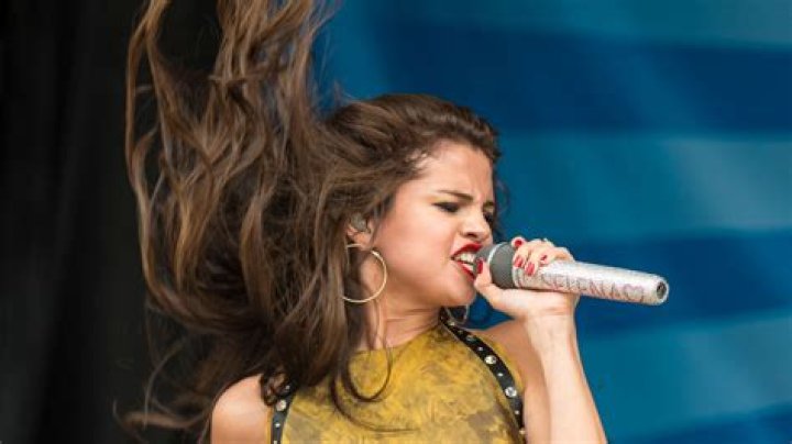 Singer Selena Gomez, wearing a frilly blue and white dress, arrives at ?Live with Kelly and Ryan? in New York City Pictured: Selena Gomez Ref: SPL5097398 120619 NON-EXCLUSIVE Picture by: Christopher Peterson / SplashNews.com Splash News and Pictures Los Angeles: 310-821-2666 New York: 212-619-2666 London: 0207 644 7656 Milan: 02 4399 8577 World Rights