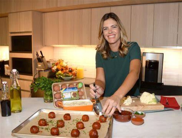 Siri Daly Prepares a Fresh Recipe for her Family Using Pure Farmland Plant-Based Protein