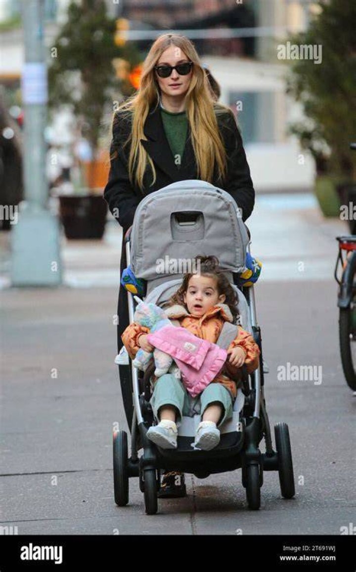 Sophie Turner, Willa Jonas