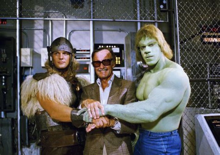 Stan Lee, Lou Ferrigno, Eric Kramer Comics impresario Stan Lee, center, poses with Lou Ferrigno, right, and Eric Kramer who portray "The Incredible Hulk" and Thor, respectively, in a special movie for NBC, "The Incredible Hulk Returns,", Los Angeles, Calif. Lee says the secret of successfully transferring comic book characters to television is to avoid making it a carbon copy Stan Lee 1988, Los Angeles, USA
