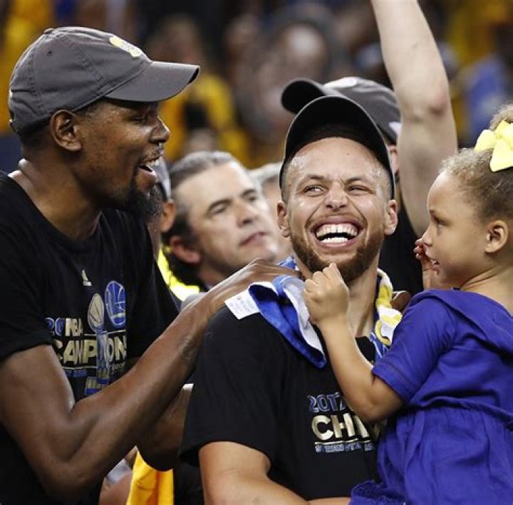 Steph Curry’s Son Canon Shouts ‘Hey, Klay Thompson’ To Dad’s Teammate – Hollywood Life