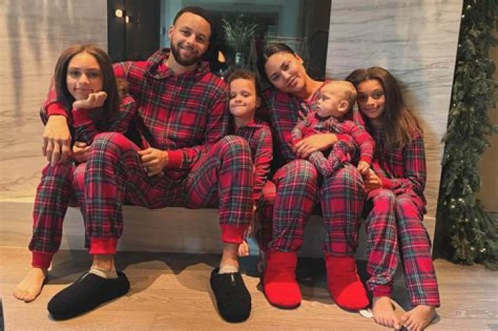 Stephen Curry Shares Birthday Picture With Ayesha & Kids — See Photo – Hollywood Life