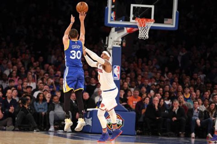 Stephen Curry Shooting A Basket