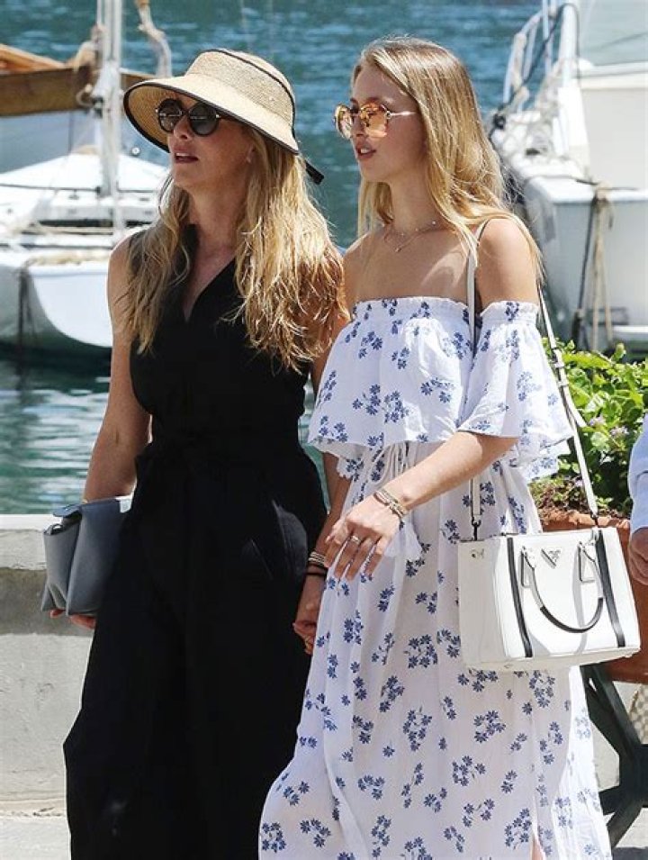 Steve Jobs’ Daughter Eve Seen In Rare Photo With Mom Laurene In Rome – Hollywood Life