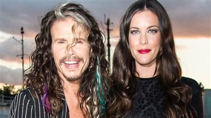 Steven Tyler With His Then-Wife & Daughters In New York