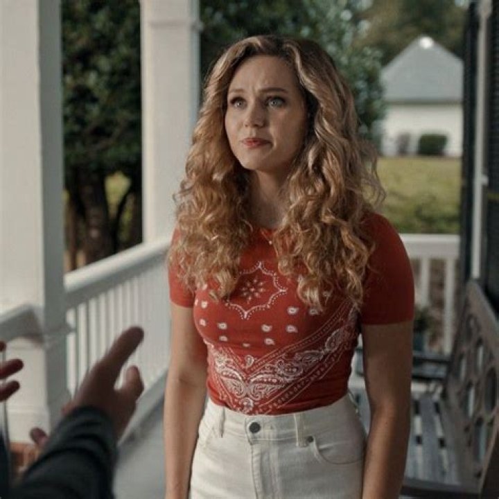 STG_Brec_GreySeamless_0482r_C.jpg Pictured: Brec Bassinger as Courtney Whitmore -- Photo: Matt Sayles/The CW -- &copy; 2021 The CW Network, LLC. All Rights Reserved.