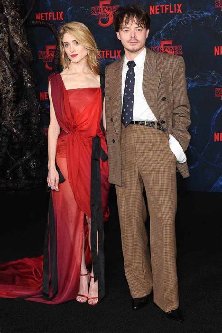 ‘Stranger Things’ Stars Natalia Dyer & Charlie Heaton Look So In Love Leaving Romantic Dinner In Paris