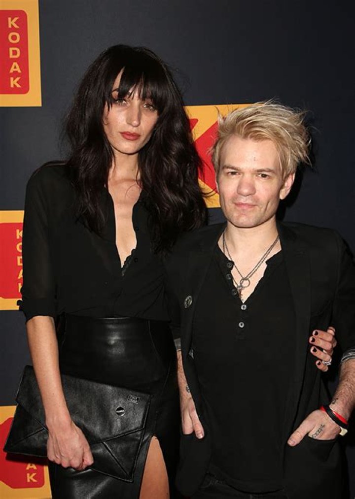 Sum 41’s Deryck Whibley Goes to Hospital for Pneumonia – Hollywood Life