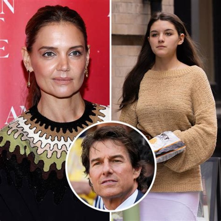 Suri Cruise, 13, & Katie Holmes Brave NYC Heat On Mother-Daughter Shopping Trip – Pics