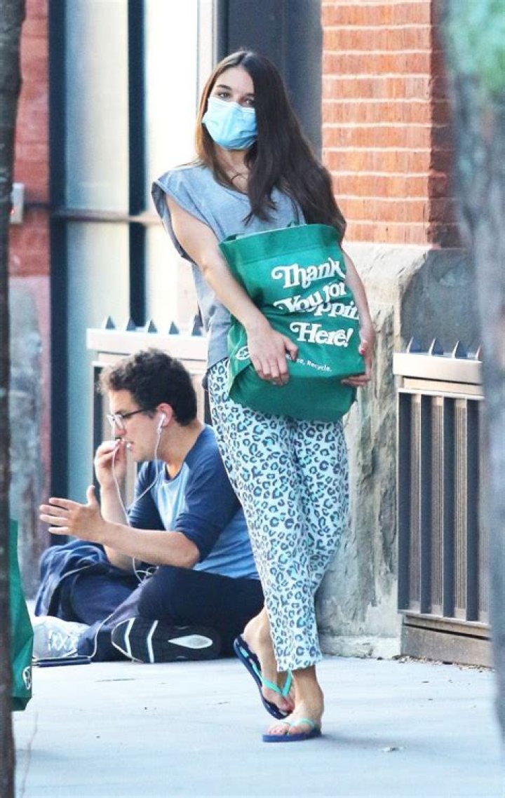 Suri Cruise Shops In Leopard Print