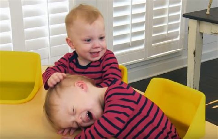 ‘Sweet Home Sextuplets’ Preview: Courtney’s ‘Concerned’ That The Kids Are ‘Hitting’ & ‘Biting’ Each Other