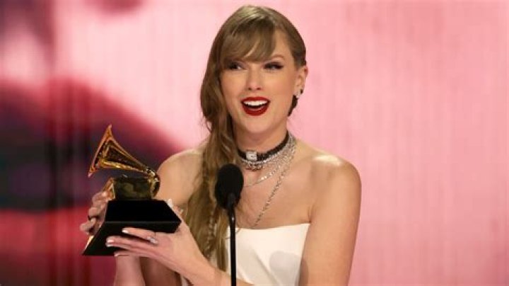 Taylor at the 2013 40 Principales Awards