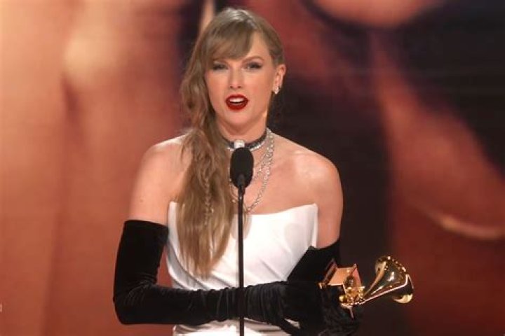 Taylor at the 2013 American Music Awards