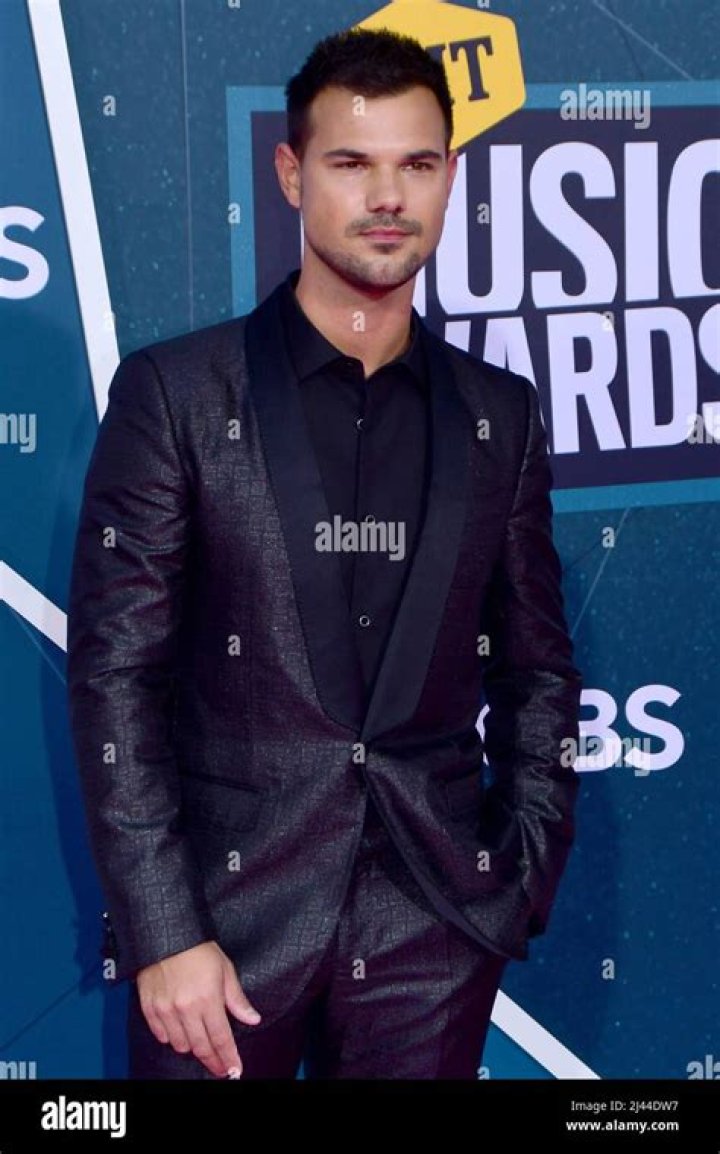 Taylor Lautner 2022 CMT Music Awards, Arrivals, Nashville, Tennessee, USA - 11 Apr 2022