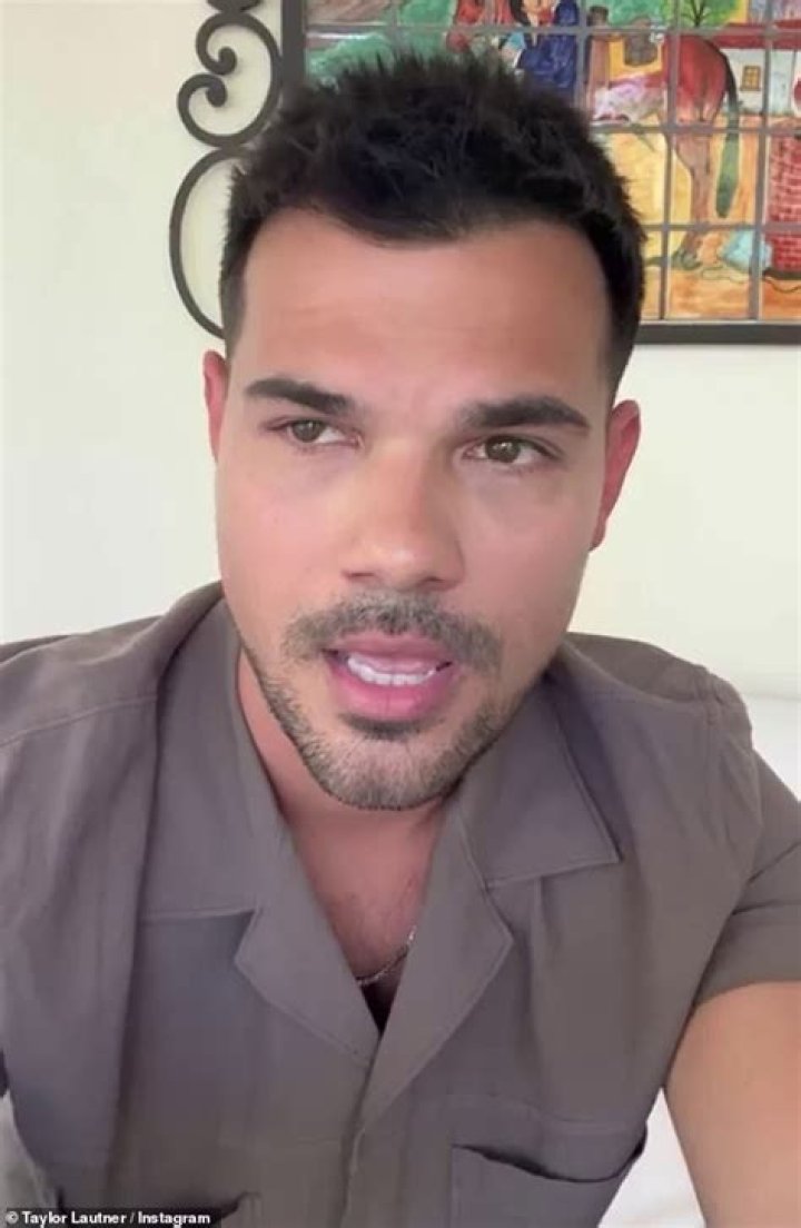 Taylor Lautner Flexes His Bicep After Haters Say He Aged Poorly: Photo – Hollywood Life