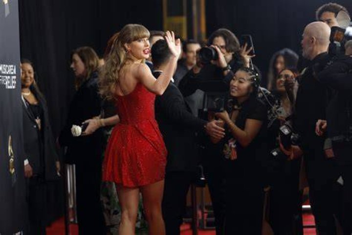 Taylor Swift attends the world premiere of "The Giver" at the Ziegfeld Theatre on Monday, Aug. 11, 2014, in New York. (Photo by Evan Agostini/Invision/AP)