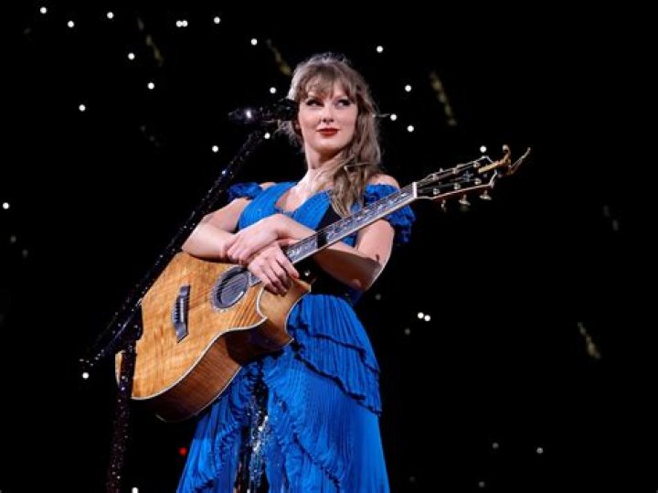 Taylor Swift Plays Jingle Ball