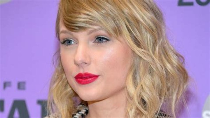 Taylor Swift Reveals Eating Disorder in Netflix Documentary – Hollywood Life