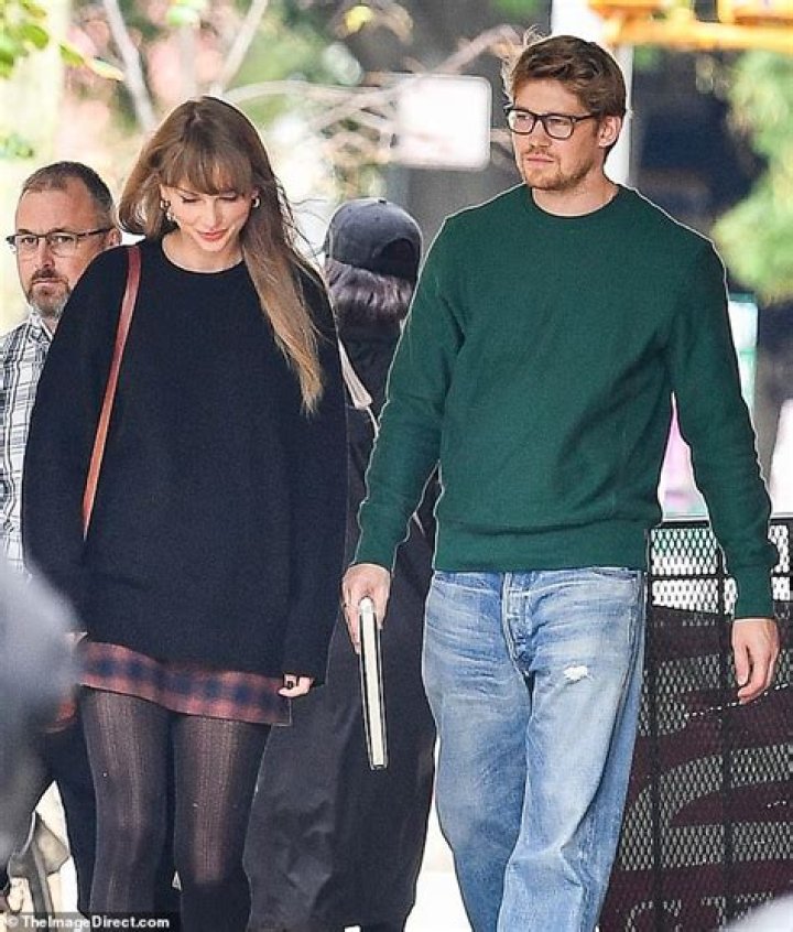 Taylor Swift Reveals Why She Fell For Boyfriend Joe Alwyn: He’s So ‘Wonderful’