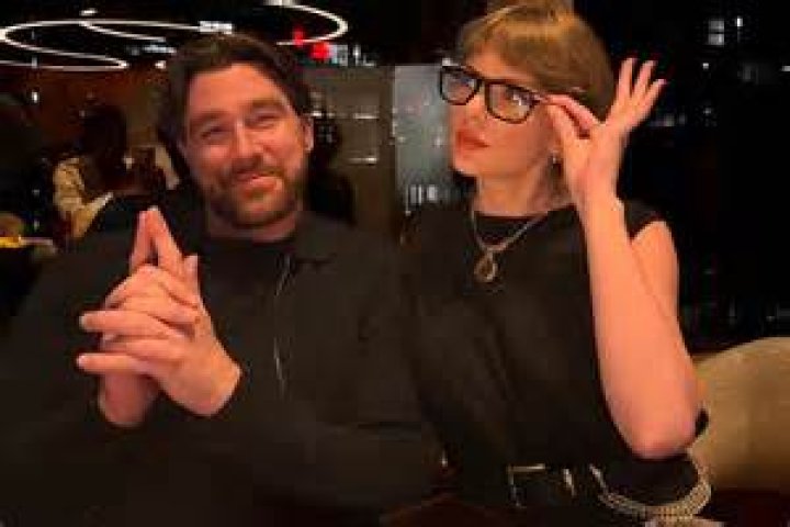 Taylor Swift Used Travis Kelce to Distract From Sophie Turner Divorce – Hollywood Life