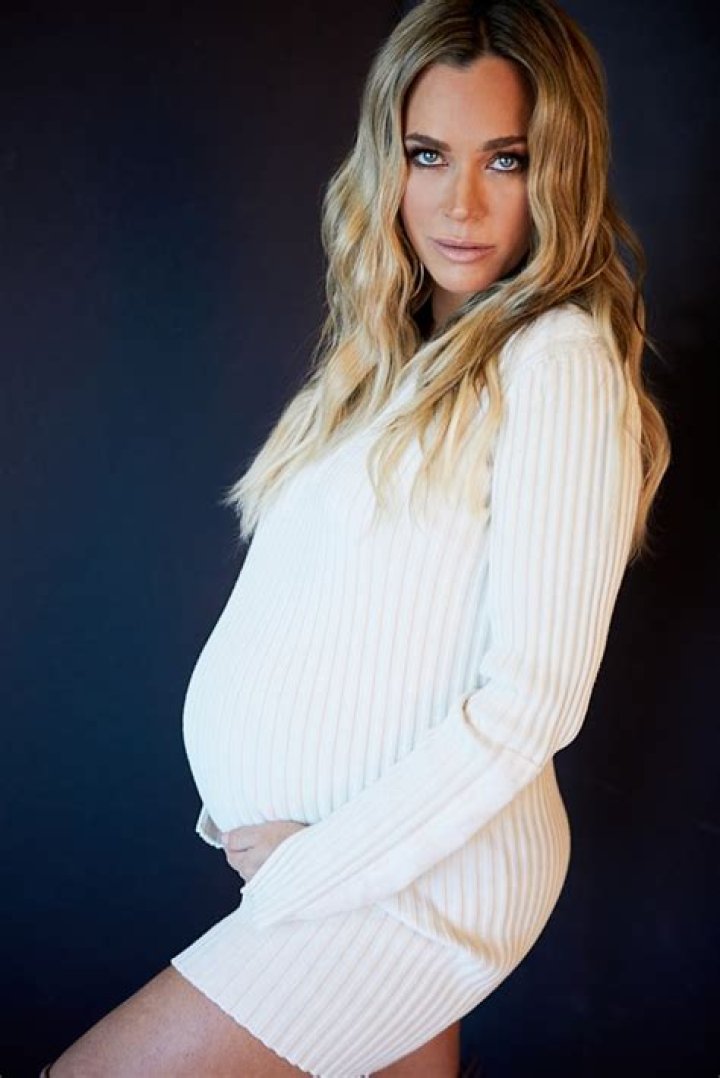 Teddi Mellencamp Puts Her Baby Bump On Display