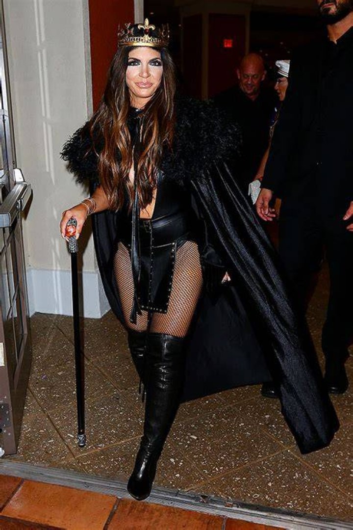 Teresa Giudice & Melissa Gorga Rock Maleficent & Sailor Costumes – Hollywood Life